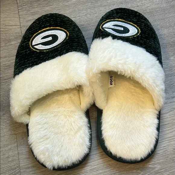 Green Bay Packers Women's Slippers - Green and White - Picture 4 of 6